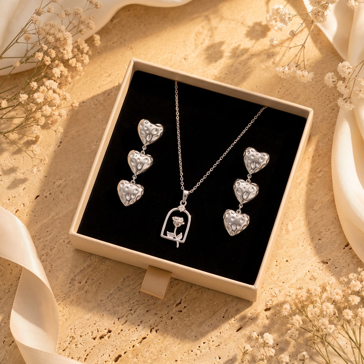 Cupids Necklace & Gold Heartbeat Earrings (Silver)